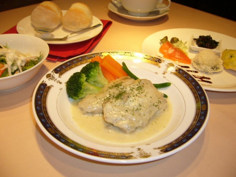 軽井沢　夕食新メニュー　鶏もも肉のフリカッセコース
