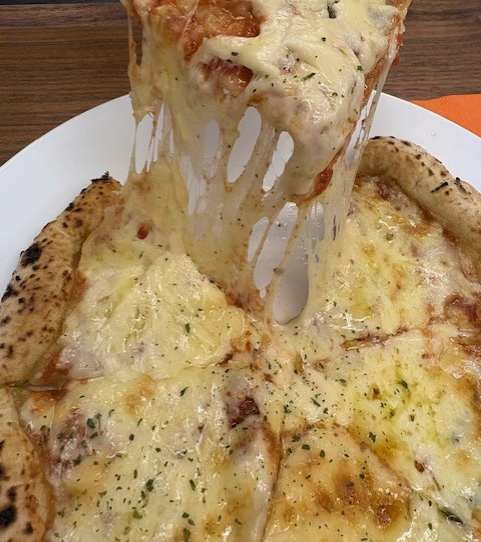 チーズたっぷりマルゲリータピザ