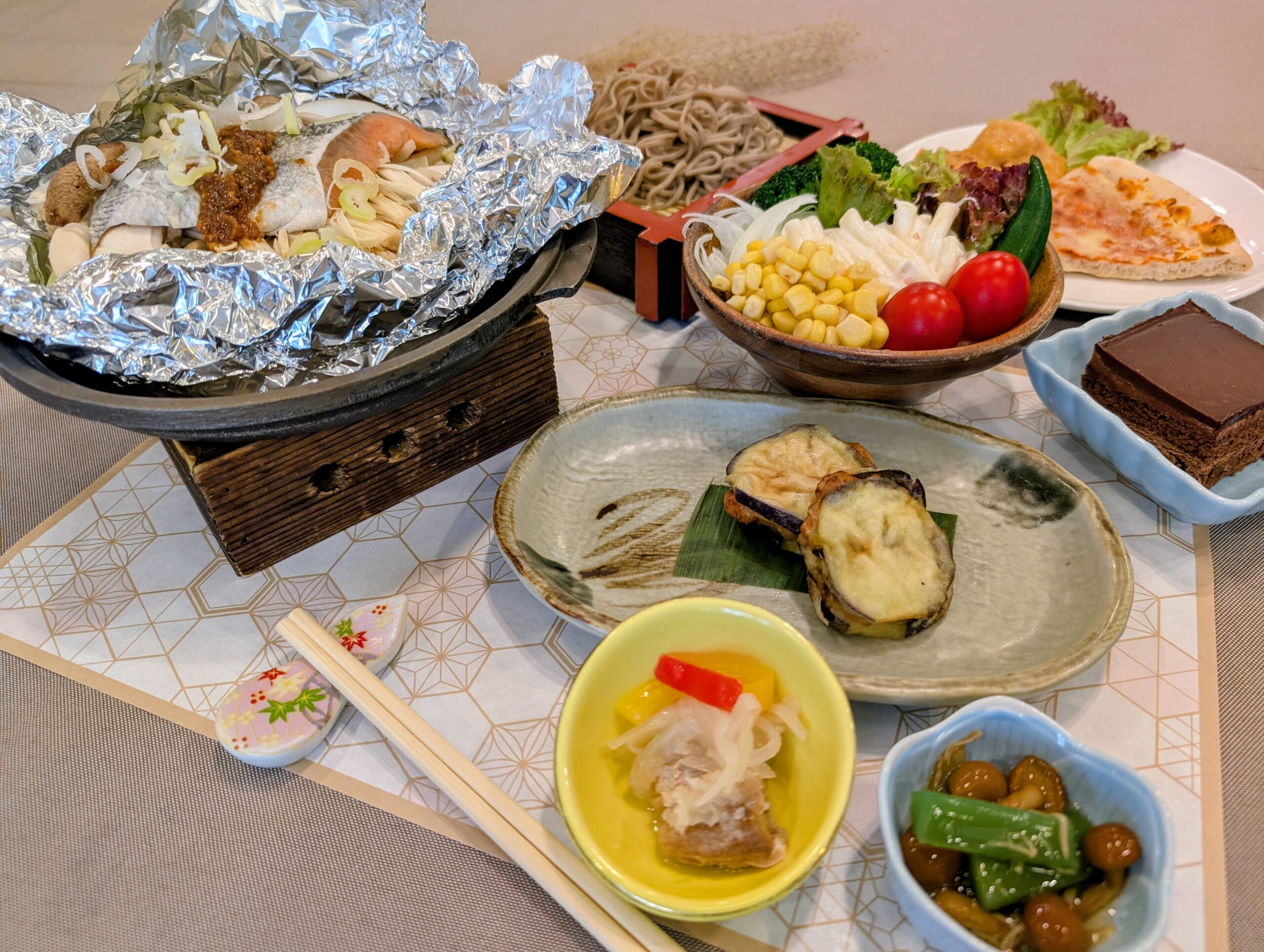 ・秋鮭ときのこのホイル焼き御膳　 サラダビュッフェセット