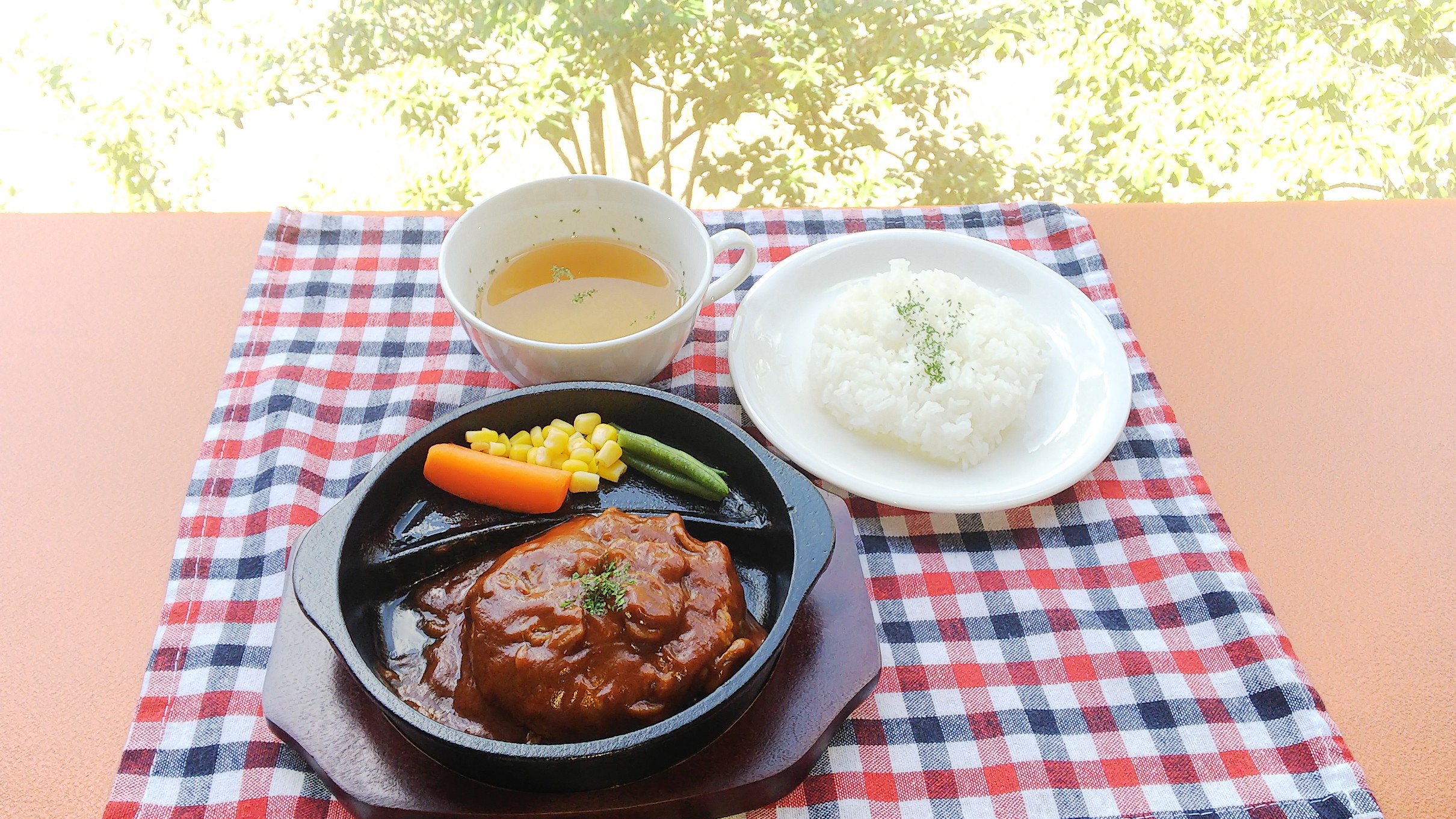 鉄板焼きハンバーグ