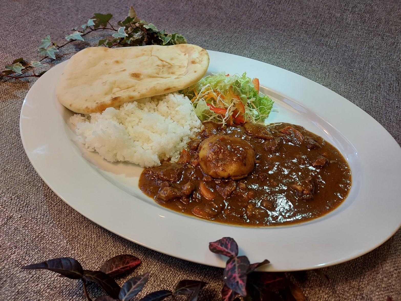 苗場特製　牛すじカレー/チキンカレー