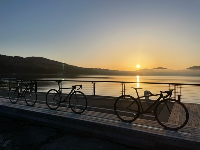 湖畔自転車オブジェ